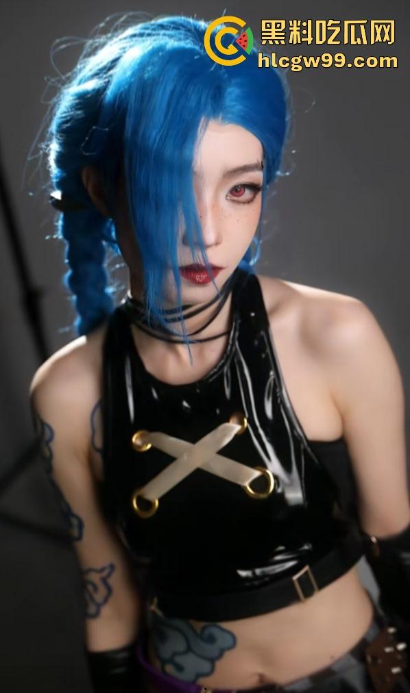 英雄联盟官方女主持【希然lris】不雅视频疯传，自称母狗对镜自慰，淫乱细节引发热议，瓜友们怎么看？-17