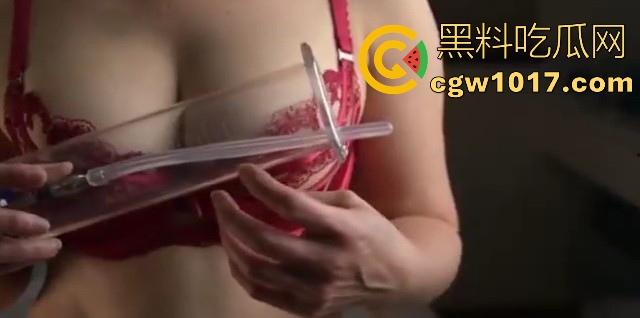 猎奇重口！国外调教已经发展到这地步了吗？真空针管插鸡巴尿道，直接一个按钮下去男奴直接射满大大一杯！-1