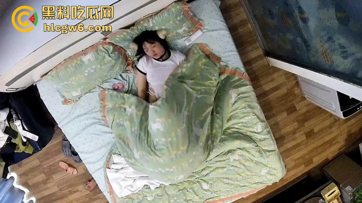 上帝视角直击小情侣酒店打炮被偷拍流出，细腰丰臀女友被操到嗷嗷浪叫，男友花样多到把床差点干散架！-6