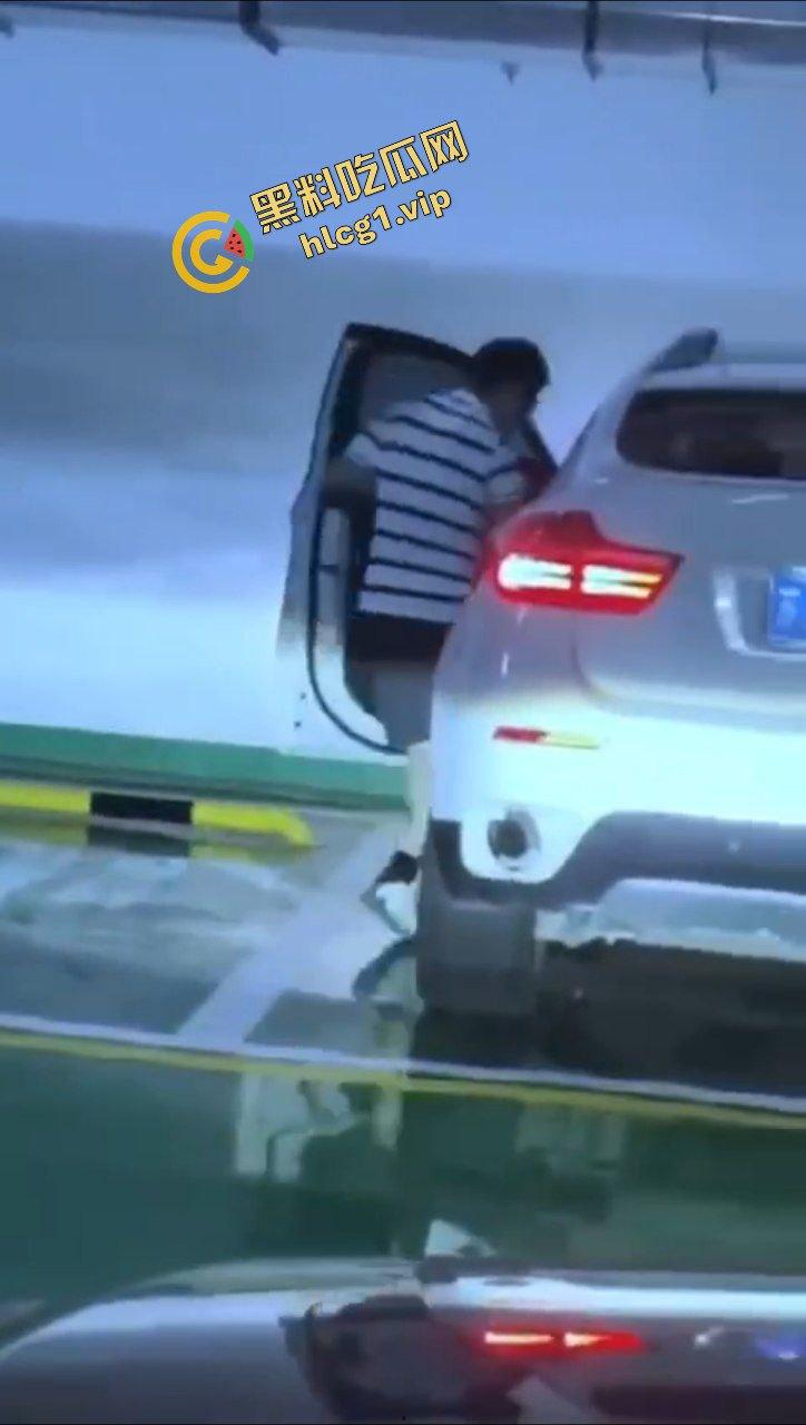 地下车库之 宝马激情车震！后妈裙美女上位 榨干的节奏！闺蜜刺激偷拍解说！-3