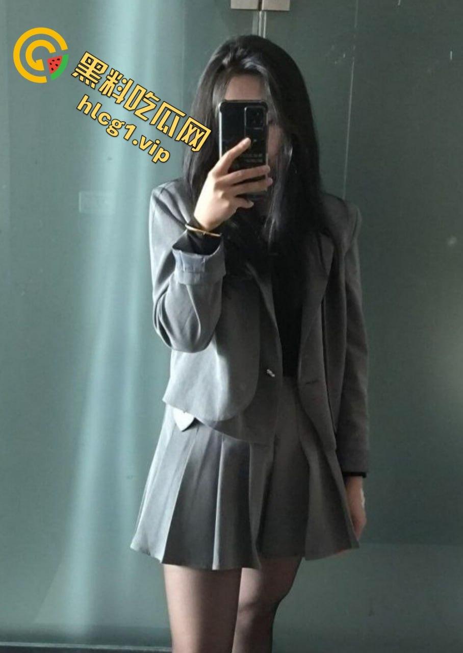 江苏酒水销售苏菲亚！已婚骚货为业绩出轨客户！酒店送炮视频曝光！黑丝揉逼场面火辣！-1