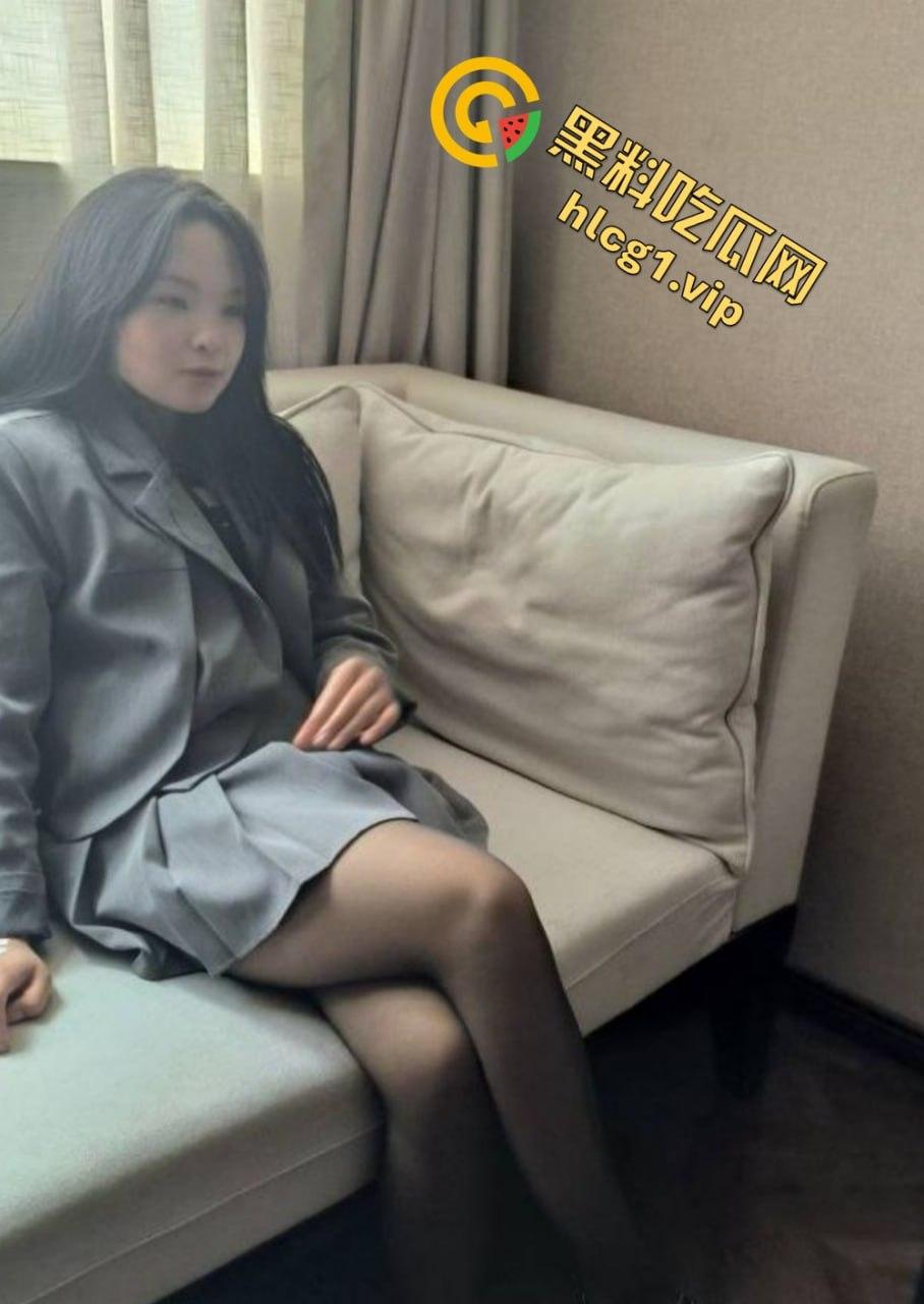 江苏酒水销售苏菲亚！已婚骚货为业绩出轨客户！酒店送炮视频曝光！黑丝揉逼场面火辣！-3