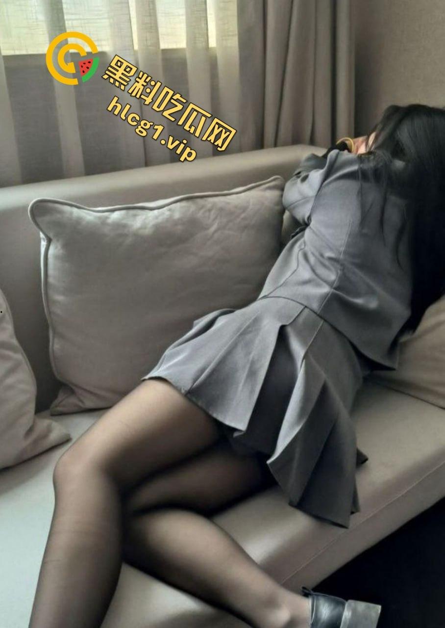 江苏酒水销售苏菲亚！已婚骚货为业绩出轨客户！酒店送炮视频曝光！黑丝揉逼场面火辣！-4