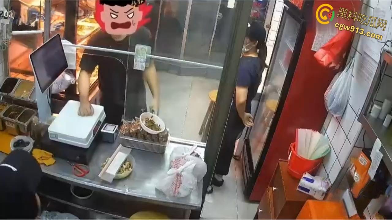 太嚣张了欺人太甚！深圳卤菜店惊爆恶霸闹剧，流氓男不讲道理直接骂人，辱骂打人还倒打一耙！-1