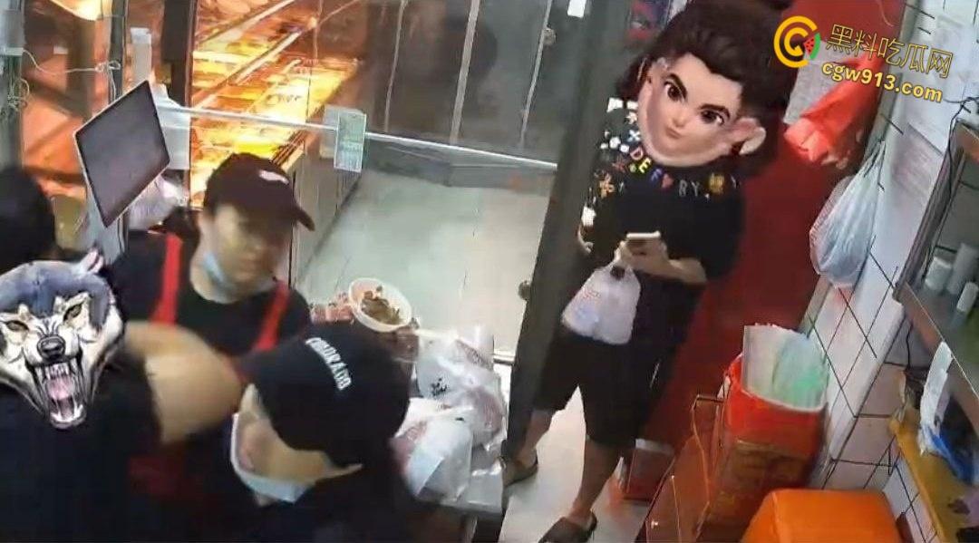 太嚣张了欺人太甚！深圳卤菜店惊爆恶霸闹剧，流氓男不讲道理直接骂人，辱骂打人还倒打一耙！-4