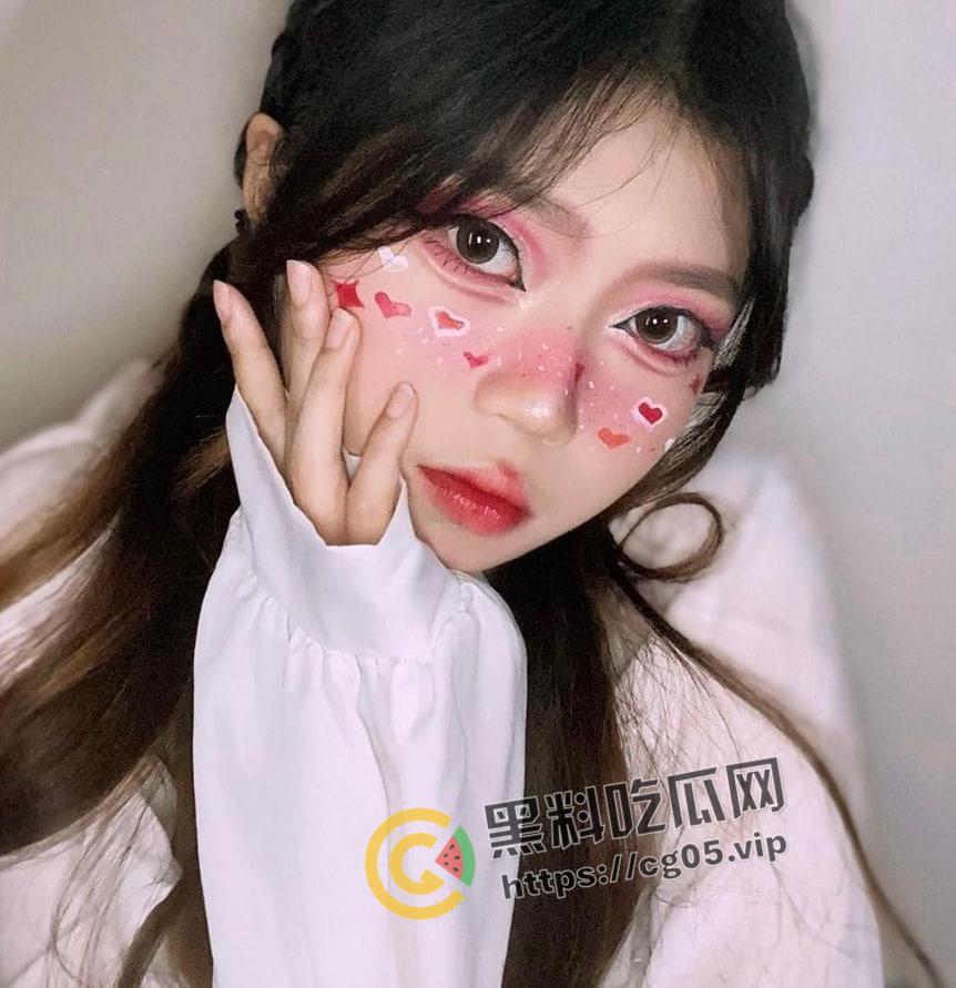 广东科技大学大一新生  粉头发的妹妹 追着体育生学长求草 主动要求录像 颜值风骚一顶一的棒-6