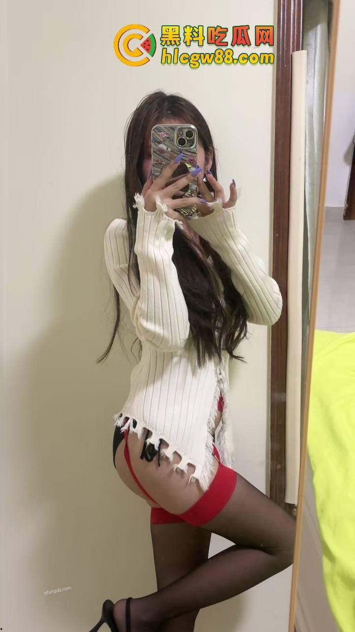 厦门酒吧气氛组极品眼镜骚婊『兰芊芊』酒吧10瓶皇家礼炮带走，制服丝袜被操高潮了主动求拍！-7