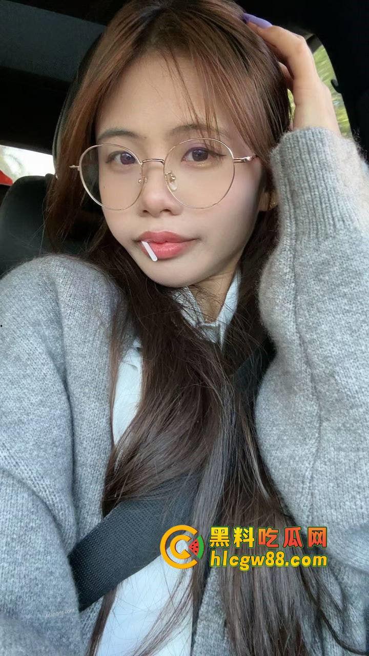 厦门酒吧气氛组极品眼镜骚婊『兰芊芊』酒吧10瓶皇家礼炮带走，制服丝袜被操高潮了主动求拍！-13