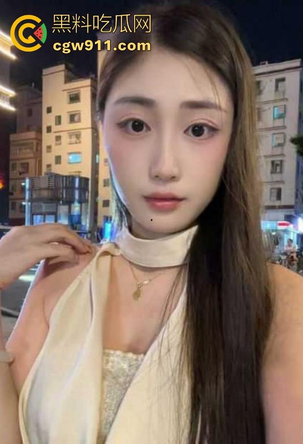 海角乱伦！偷情不锁门叫床被表妹发现，对镜跪舔后入内射，紧窄的骚穴把肉棒紧紧包裹，极其淫荡！-1