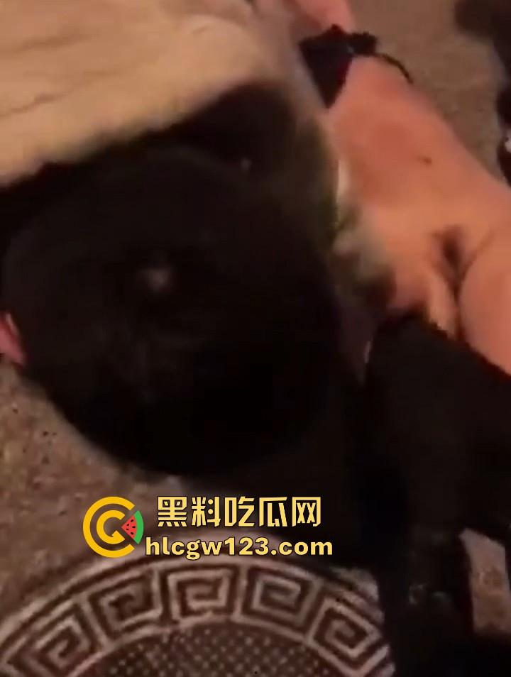 抓奸名场面！小三被抓遭到多人围殴 大街扒光衣服猛踹下体 揍的小三现场昏厥！-4