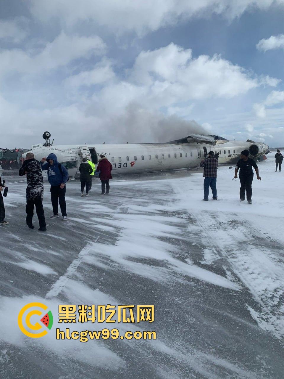 美国飞机又又又出事了！明尼苏达州飞往多伦多皮尔逊的飞机机腹朝天降落，堪比电影特效，幸好没人死亡。-15