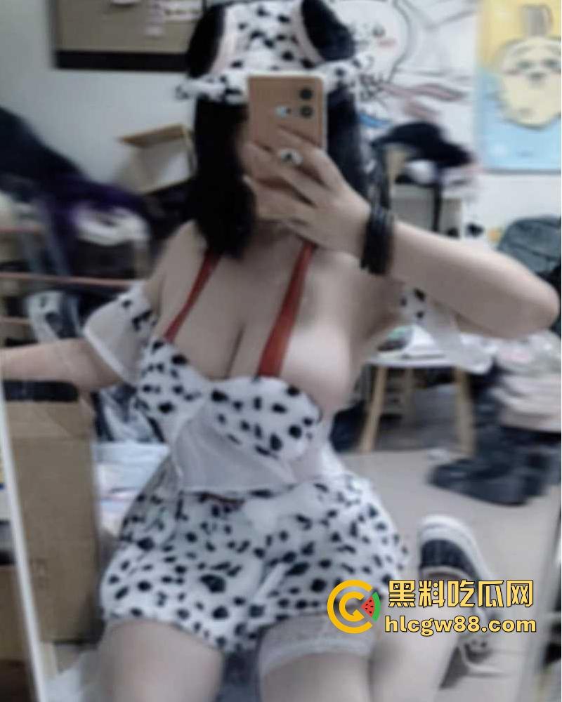 四川达州第十六中学在校高三学生【李诗颖】天生大奶母狗 喜欢二次元cosplay 自慰视频流出-8