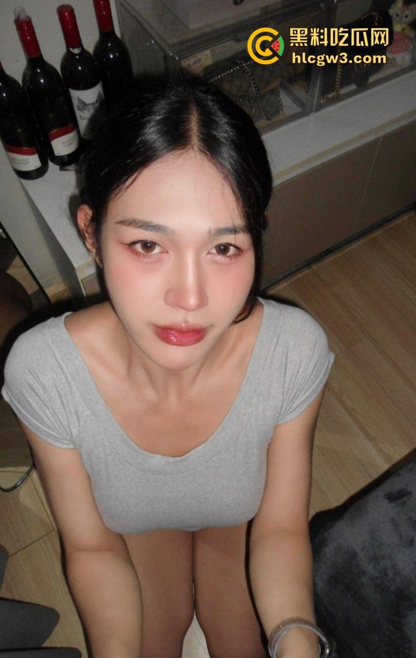 泰国曼谷博主【JannieX】被疑是特产人妖 关键部位遮得死死的 底下是不是还有泰国传统手工艺?-6