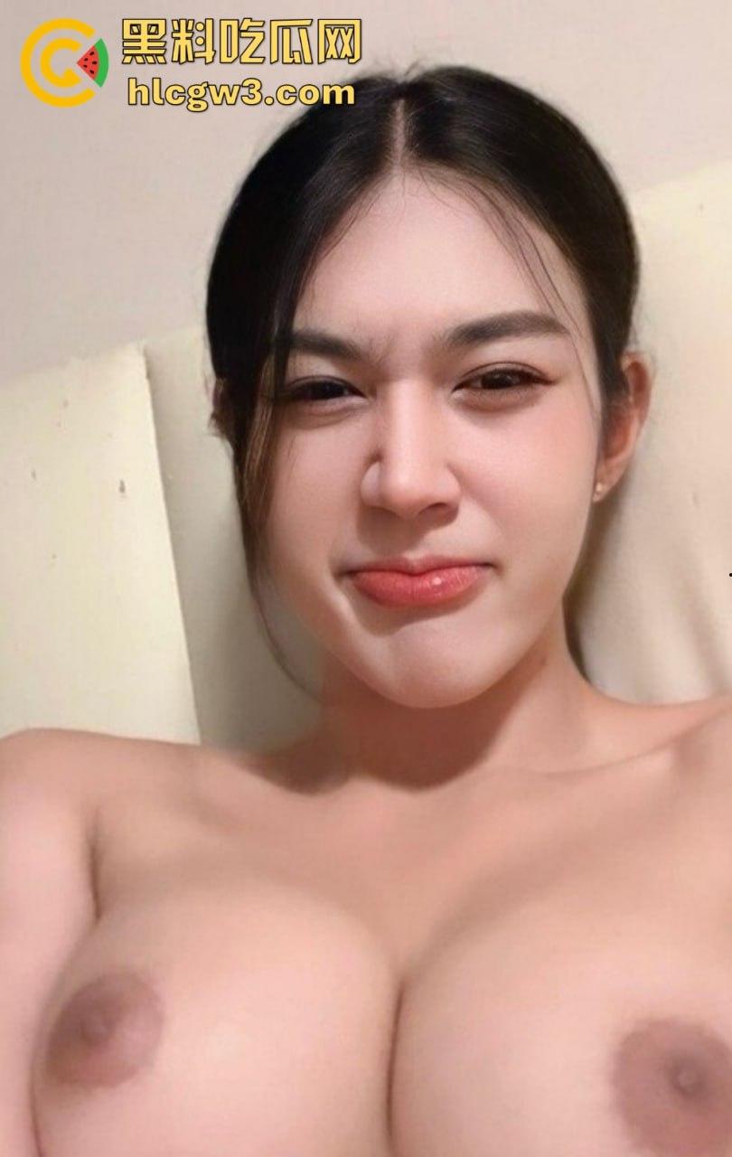 泰国曼谷博主【JannieX】被疑是特产人妖 关键部位遮得死死的 底下是不是还有泰国传统手工艺?-11