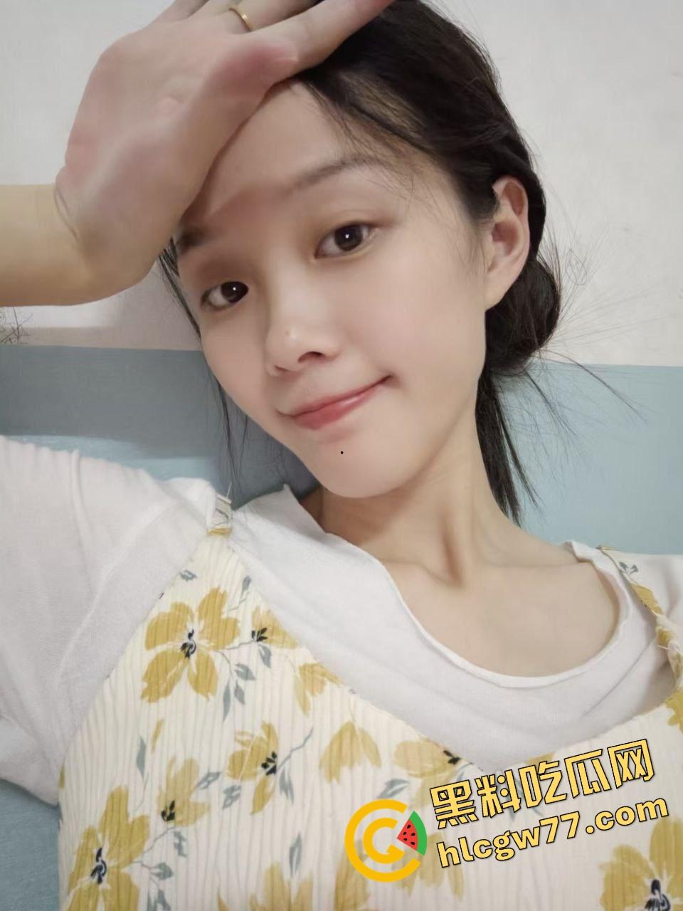 南昌老公嫌弃少妇【张婉玉】靠叫床拯救尊严，脸上皱纹扛不住，床上掰开嫩穴撒娇，叫一声哥哥就湿到腿软！-3