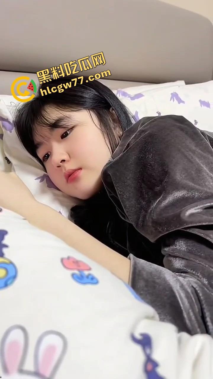 足控晚癌晚期患者现场发疯,明明有骚逼不草,非要拿脚打胶,精液都委屈!-3