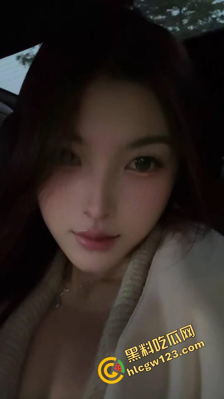 弹吉他的手，也能把骚逼弹出高音，温柔拨弦的手指进了洞里，你这是在弹我心弦，还是弹我花瓣？-1