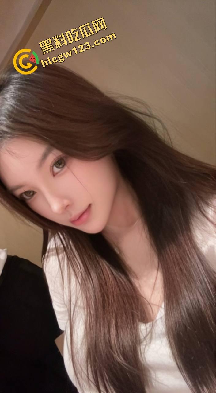 弹吉他的手，也能把骚逼弹出高音，温柔拨弦的手指进了洞里，你这是在弹我心弦，还是弹我花瓣？-5