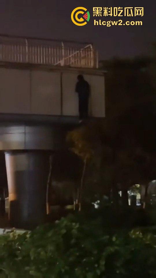 东莞粤华学校学生环城东路人行天桥上吊自杀,120到场已确认死亡,背后原因震惊!-8