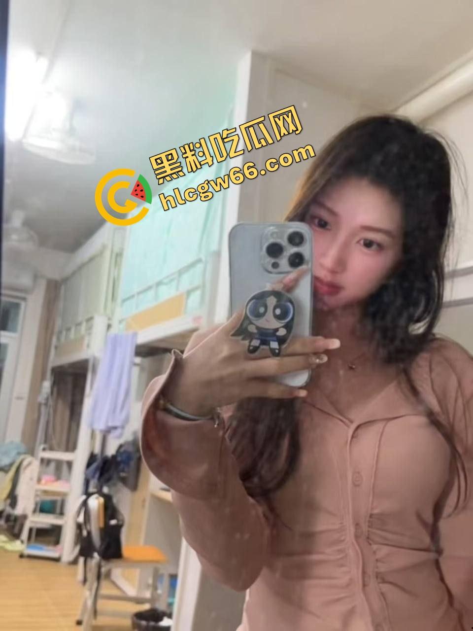 成都理工大二骚货『李娜娜』啪啪自拍流出，极品御姐身材太顶，黑丝高跟玩COS被操成狗，一晚八发全干吐！-23