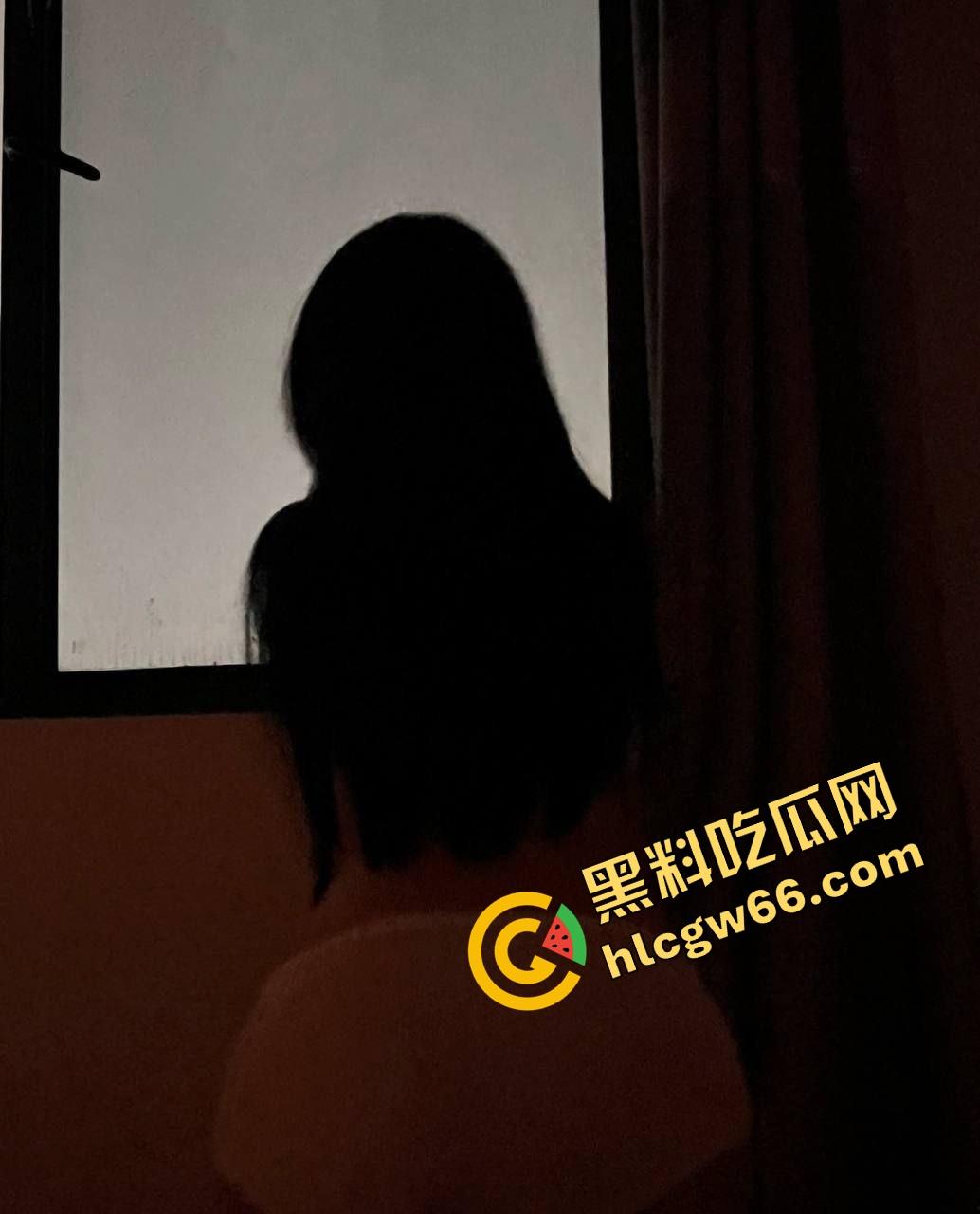 成都理工大二骚货『李娜娜』啪啪自拍流出，极品御姐身材太顶，黑丝高跟玩COS被操成狗，一晚八发全干吐！-24