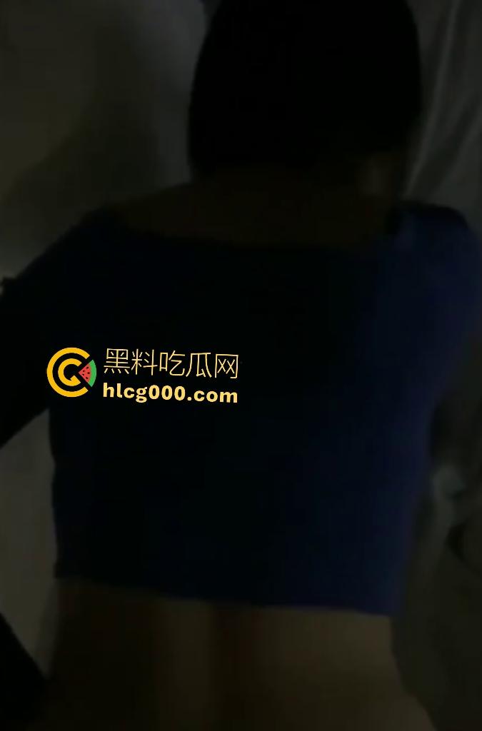 深圳宝安小学女教师【秦新钰】被教导主任迷奸，拉到教师宿舍就是一顿猛操，后入内射完全没知觉！-5