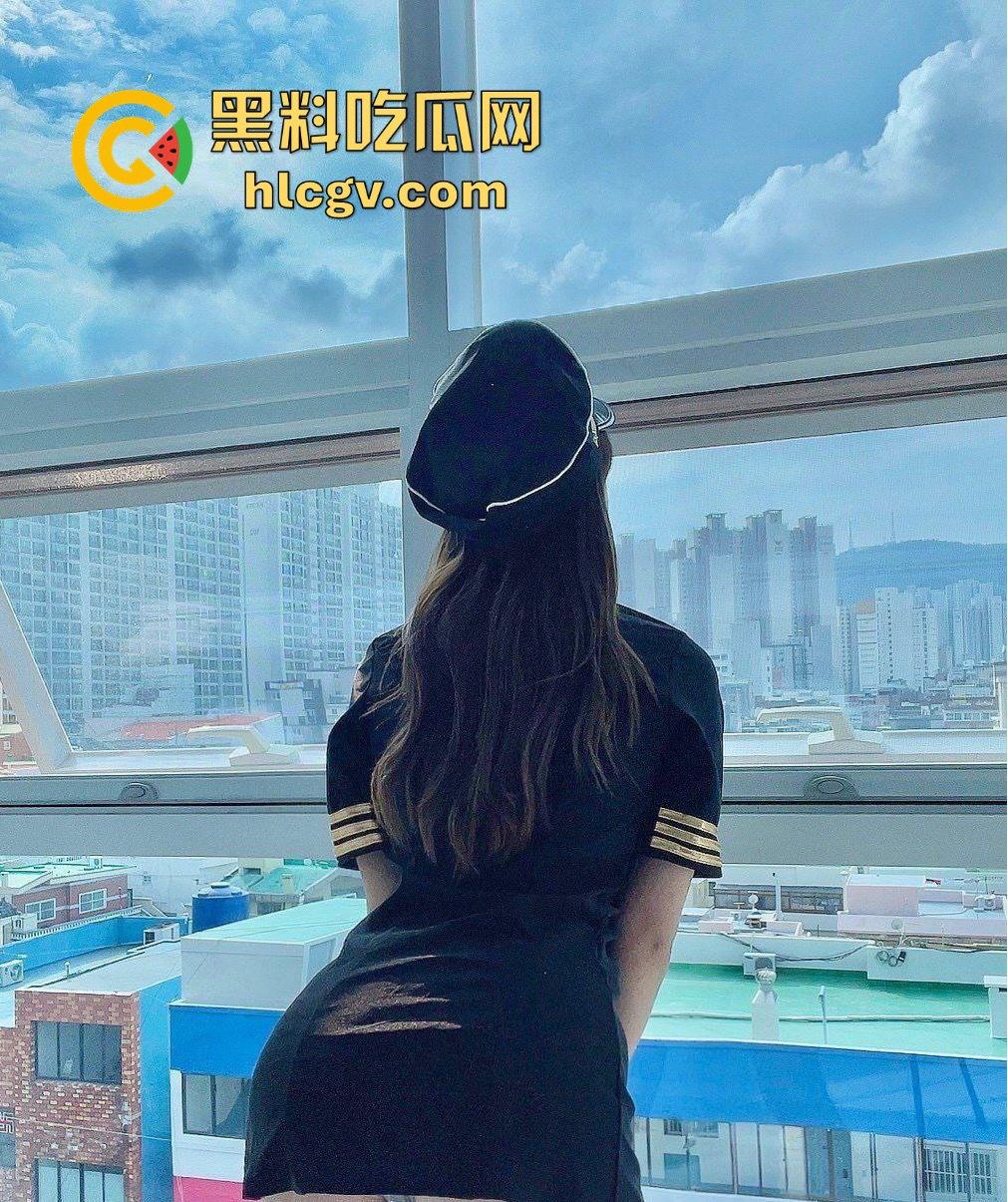 工作累了火气大?看看OF高颜值反差婊【女王】最新福利!前凸后翘,妥妥的泄欲神器!-1