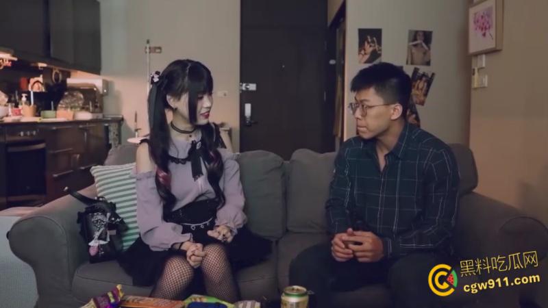 肌肉猛男约炮清纯嫩妹,没钱撸网贷也要约会,小母狗穿着真空渔网短裙就来了,沙发女上骑乘疯狂榨精 !-1