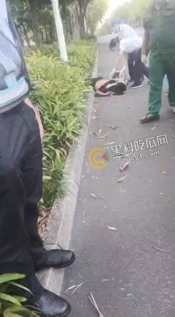 南宁惊曝午间悲剧！中兴桥南男子大中午豪饮致死，惨遭摔倒不起引热议！-5