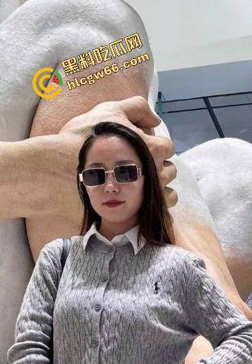 内蒙古科技大学大四学姐【拉布珠】校内公然售卖福利视频又被实锤，强行辟谣自抽嘴巴，脸打得啪啪响！-5