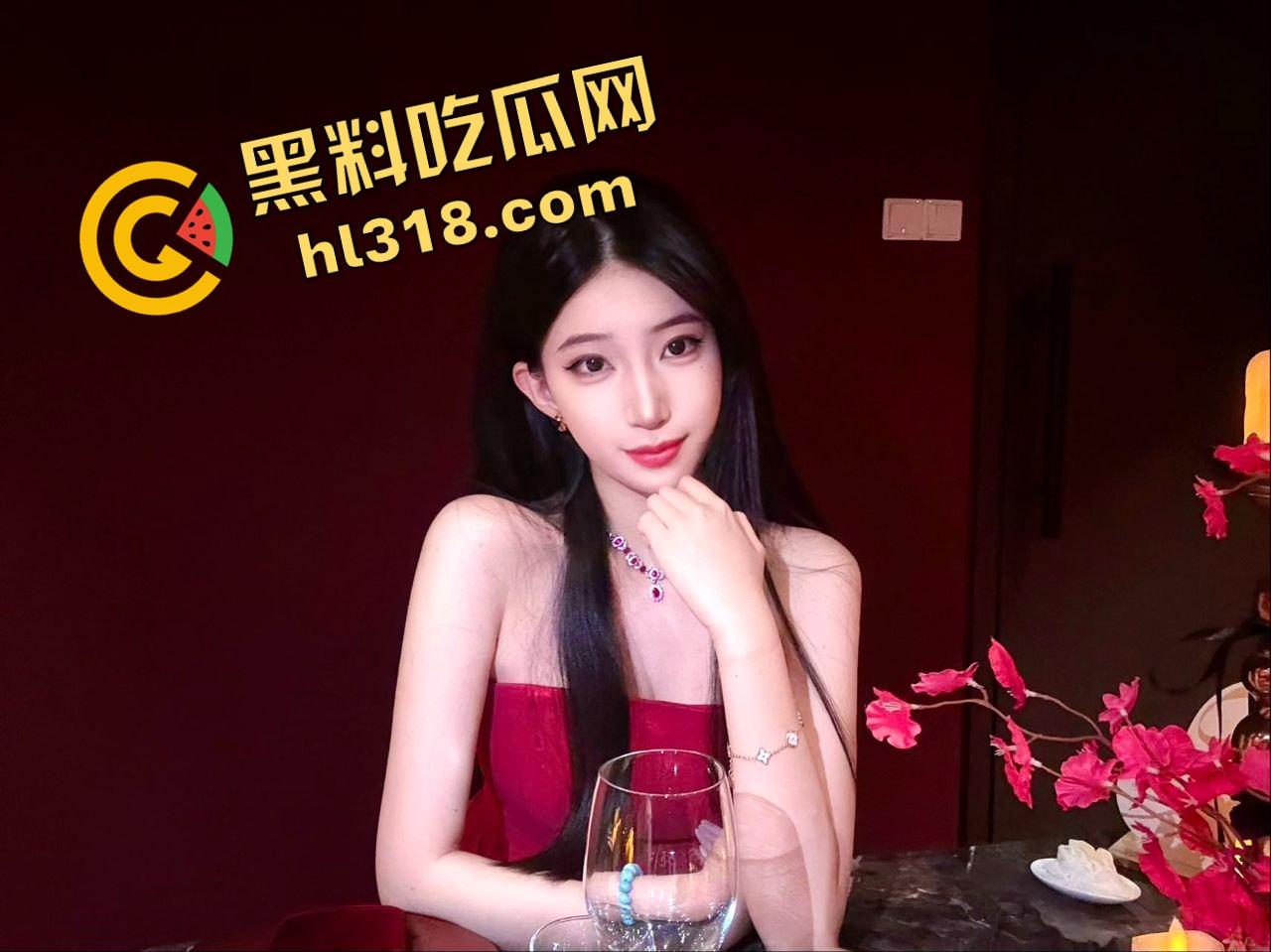 海角社区爆料隔壁小嫂子少妇太会玩了，打着借酱油的名义跑来，结果被我操到腿软口爆！-6