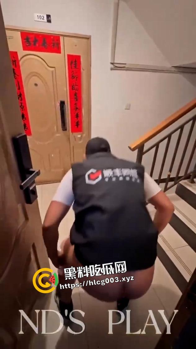 您的雪碧到了 但是屁眼发货！变态快递员送快递藏在肛门里 竟然都被直肠加热了-4