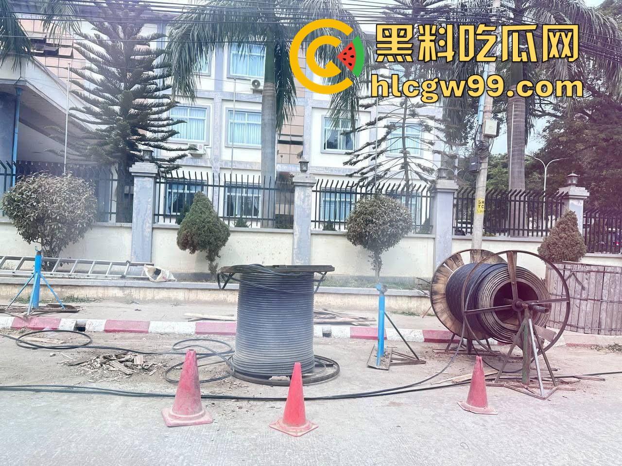 妙瓦底硬刚泰国，全城囤油，诈骗大军集结，泰方断网断电惹怒将军，水沟谷烟花狂笑泰国政府！-10