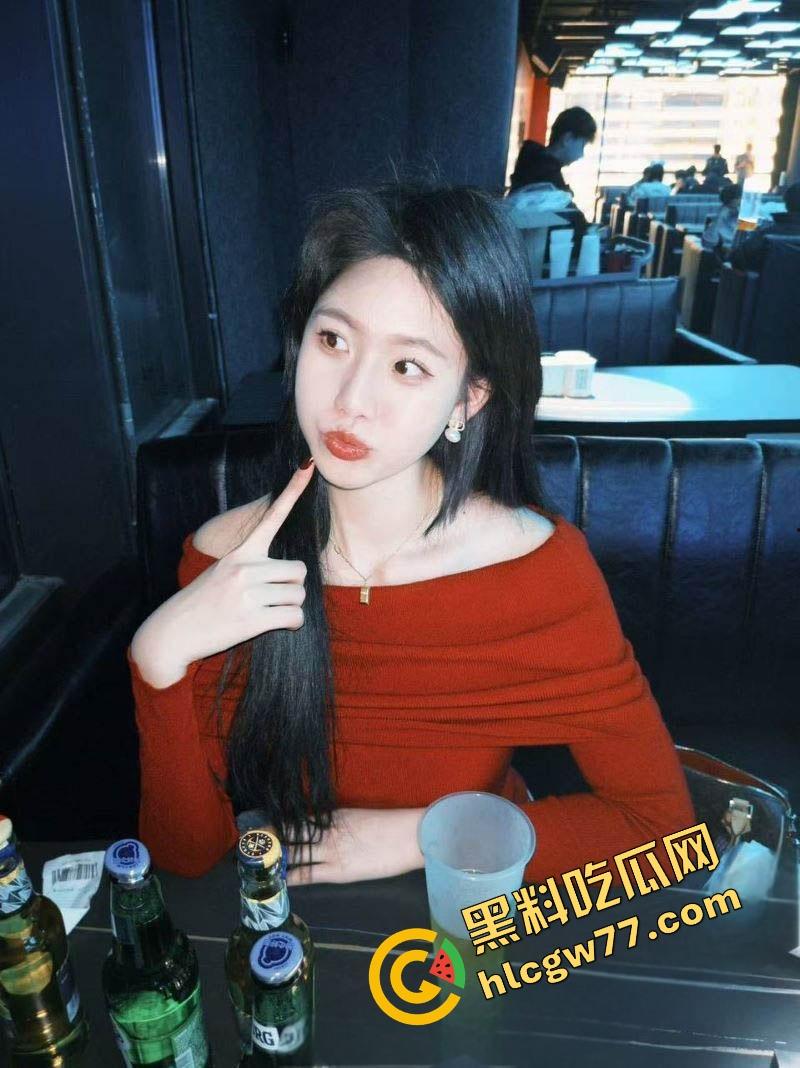 舔狗舔到绿帽飞起，纯爱战士供女友考研打3份工，她却怀上炮友孩子，纯爱战士怒爆女狗实锤！-5