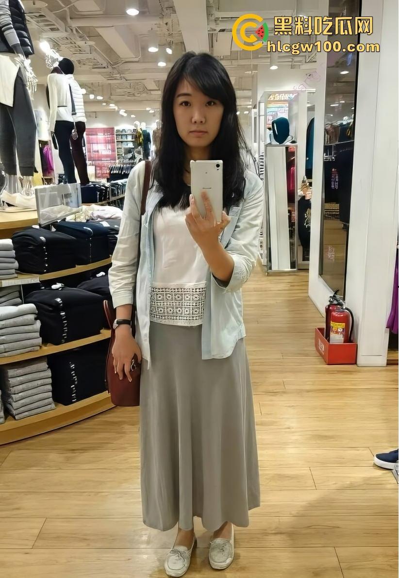 陕西极品少妇【吴菲】居家做爱自拍流出,叫床声诱人紧闭双眼享受其中,骚得让人直起反应!-2