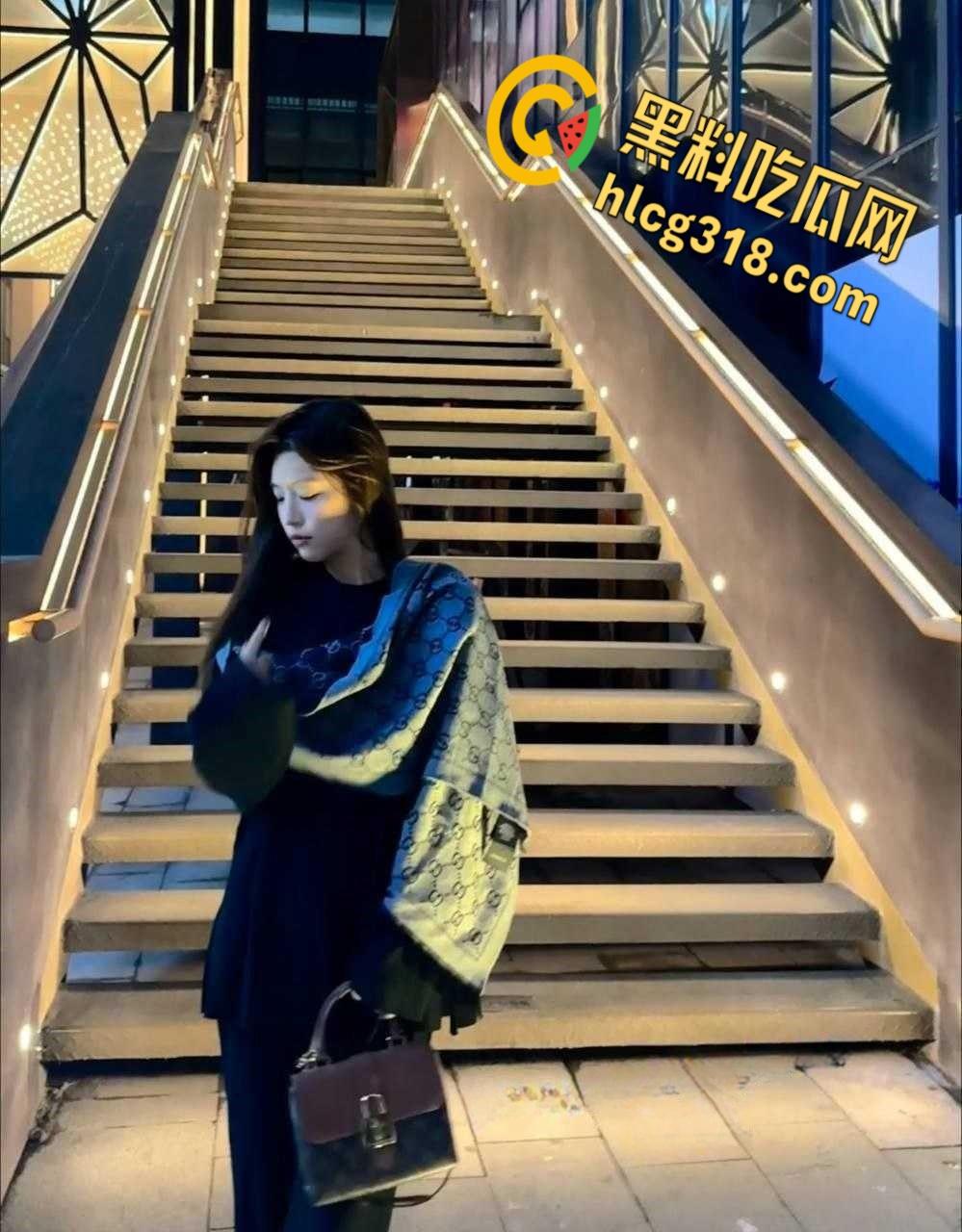 推特约炮大神【一杆钢枪】,约操极品身材舞蹈老师,大长腿女仆粉粉嫩嫩,还展示一字马后入太厉害了 !-4