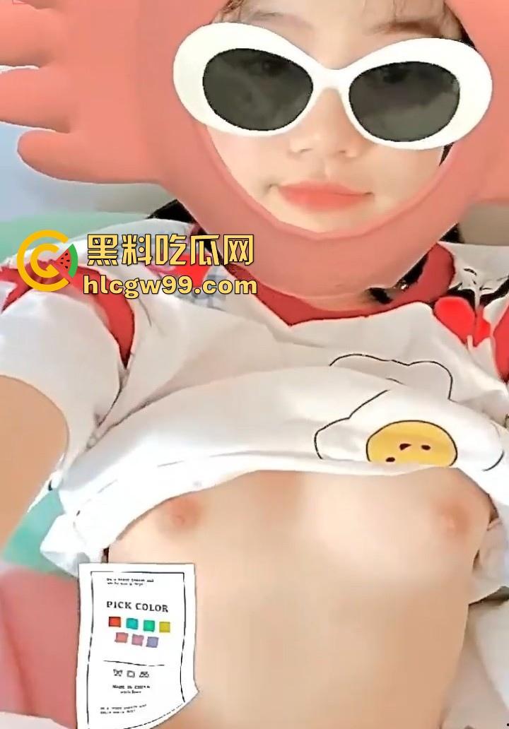 武汉大学反差眼镜女大【林新一】被金主调教视频曝光，各种场合忘我口交，表情销魂口技一流！-4