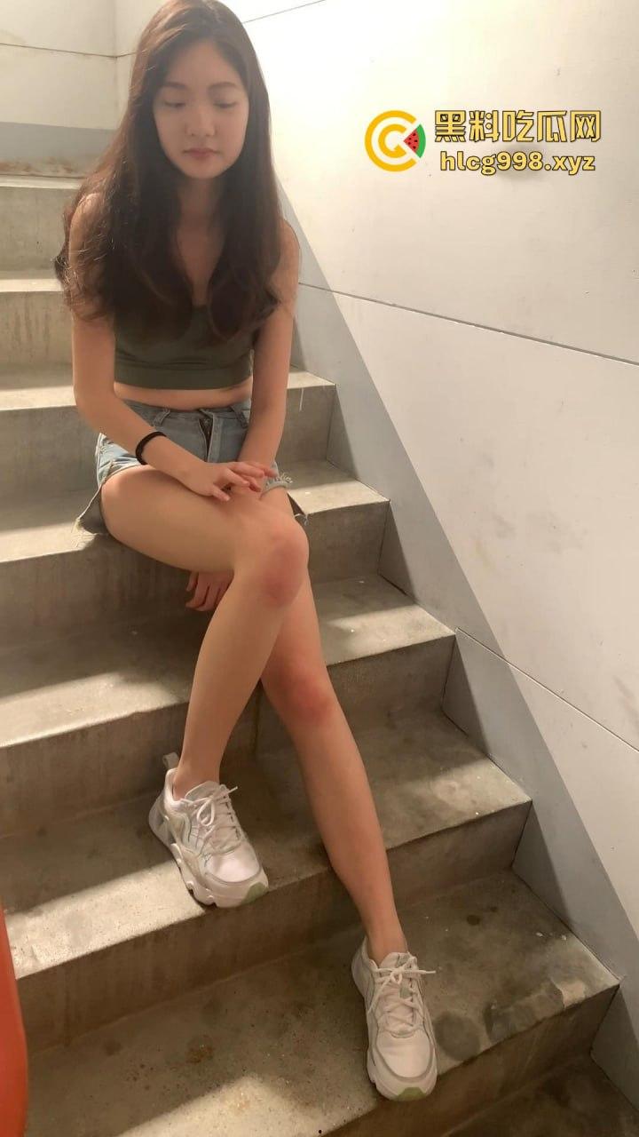 台湾模特【汪淼】骚气十足！情趣内衣轮着换，大长腿让老公天天交公粮撑不住！-9