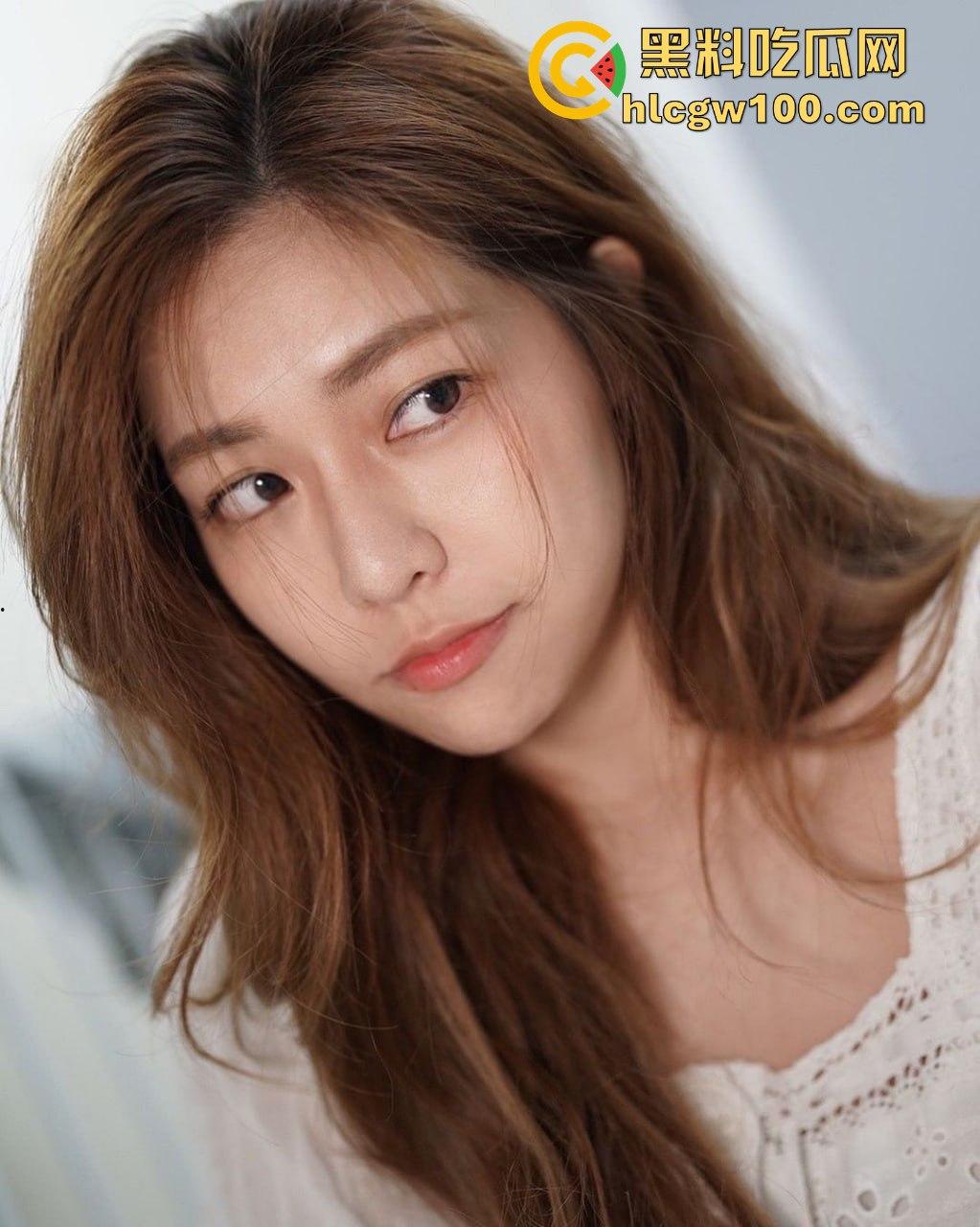 香港明星网红【张嘉欣】大尺度付费片流出，跟刘德华邓超合作过，这巨乳甚少有E杯吧！！-13