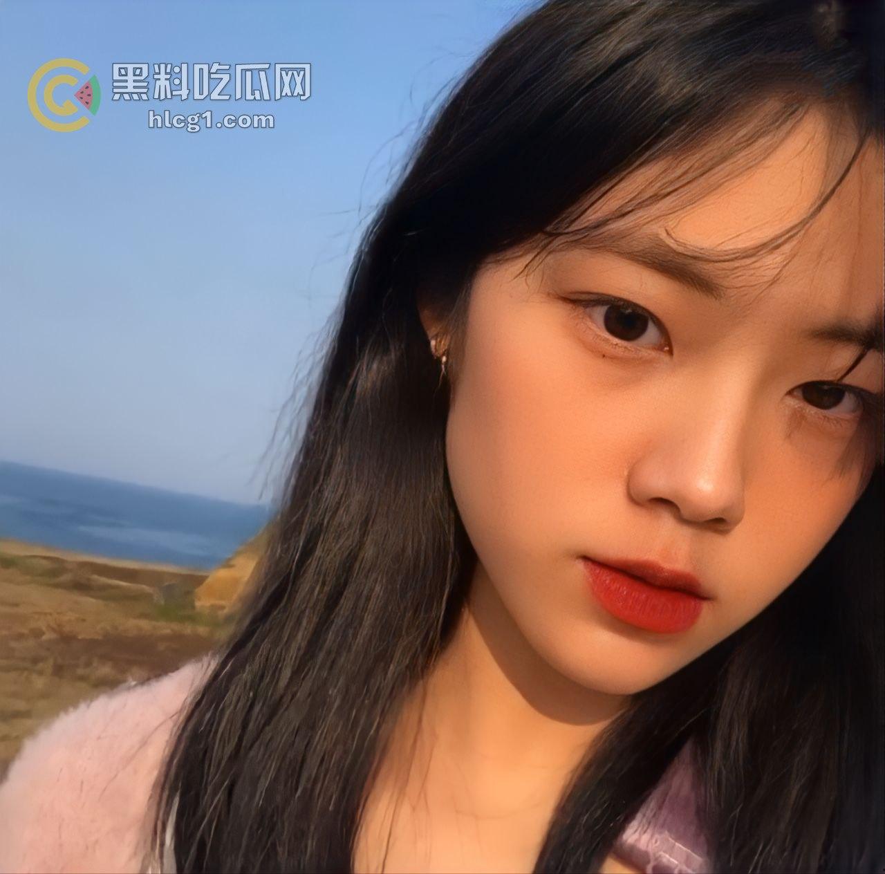 台湾高颜值嫩妹冷漠外表下隐藏的狂野秘密，竟然是个活色生香的婊子-4