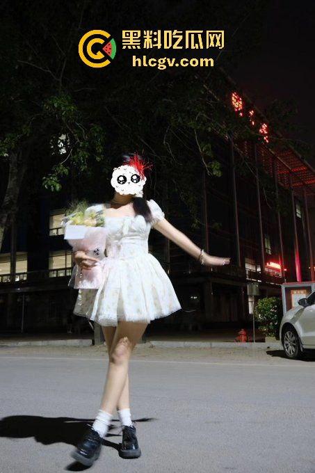 武大高颜值清纯少女【依依】被金主调教成母狗！全国各地旅游打卡露出，逼过流水雁过无声！-3