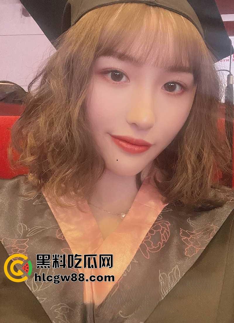 郑州师范大学经济管理学院【郭莲】勾引男生成校园精盆,骚逼天天被操的都快烂了!-1