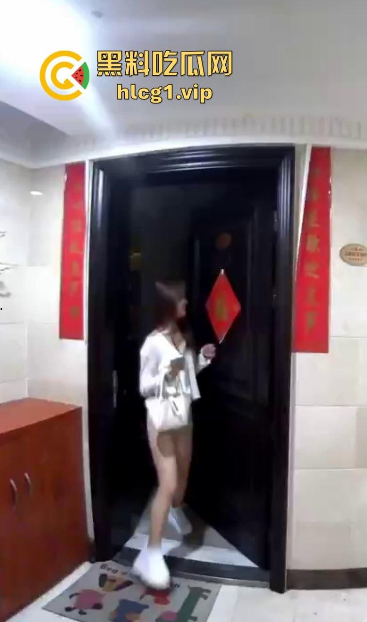 老婆不在家 叫只鸡来吃吃 哥们这是憋了多久啊?平时老婆不给操?-5