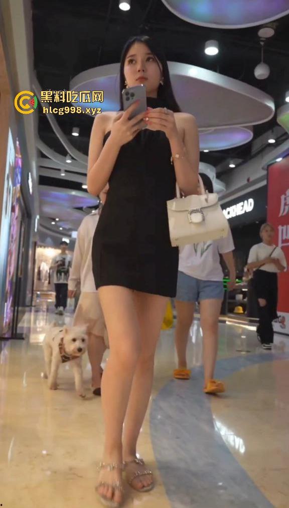 瓜友投稿抄底短裙小姐姐,白内内曝光!高颜值极品小姐姐,兄弟你胆儿真肥!-2