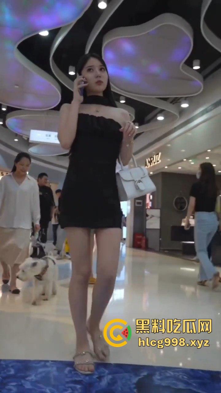 瓜友投稿抄底短裙小姐姐,白内内曝光!高颜值极品小姐姐,兄弟你胆儿真肥!-3