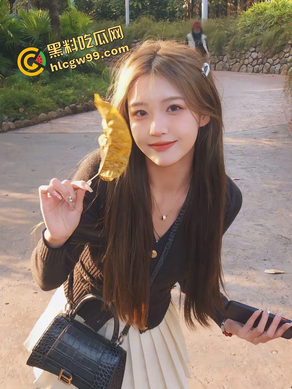 南宁甜美御姐模特骚逼【何艺瑶】辞去走秀小姐一职,化身情趣渔网骚鸡与大哥互拍A片!遭外泄独家流出!-4