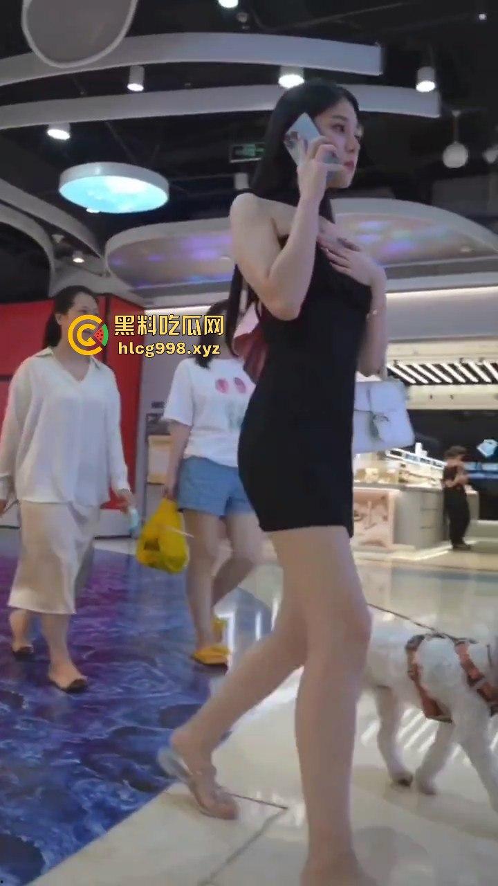 瓜友投稿抄底短裙小姐姐,白内内曝光!高颜值极品小姐姐,兄弟你胆儿真肥!-5