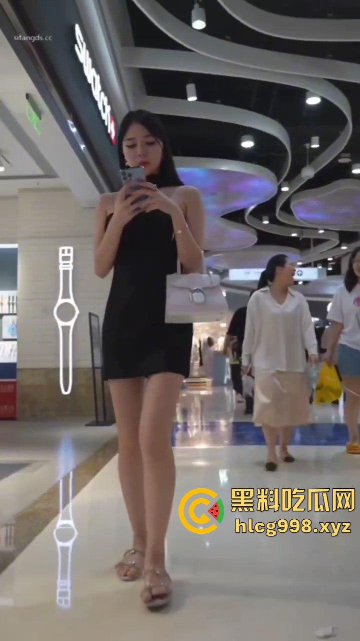 瓜友投稿抄底短裙小姐姐,白内内曝光!高颜值极品小姐姐,兄弟你胆儿真肥!-7