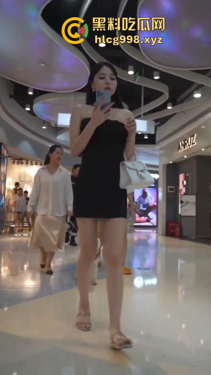 瓜友投稿抄底短裙小姐姐,白内内曝光!高颜值极品小姐姐,兄弟你胆儿真肥!-8