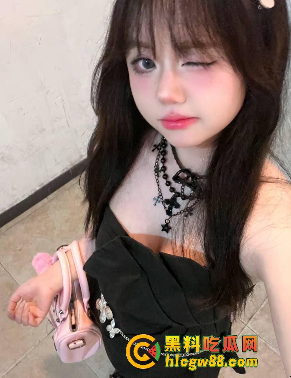 杭州女炮友『李研桦』跨年操到现在,小肥猪逼痒每周三四炮,金币兜不住了,上周最后一炮踢了!-1